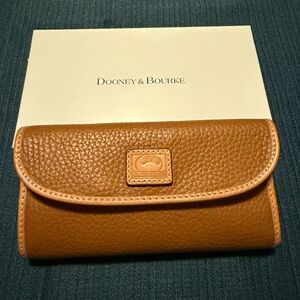 Dooney & Bourke Pebble-Grain Continental Clutch Wallet